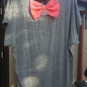 Cute back keyhole shirt 2x with orange bow